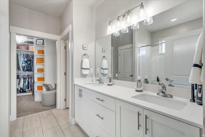 Quartz counters in bathroom
