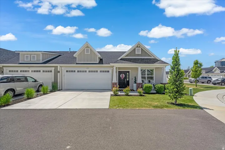 End-row townhome in quiet neighborhood