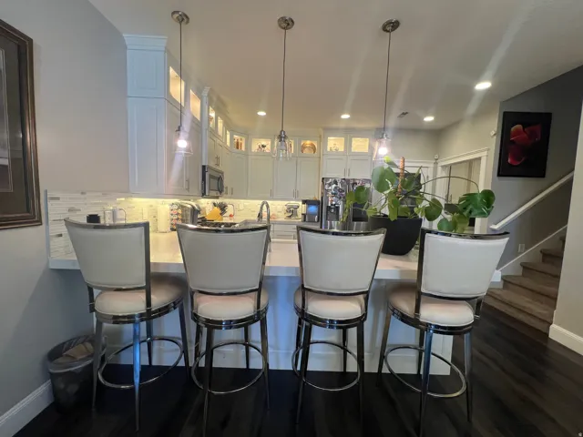Kitchen with space for 4 bar stools