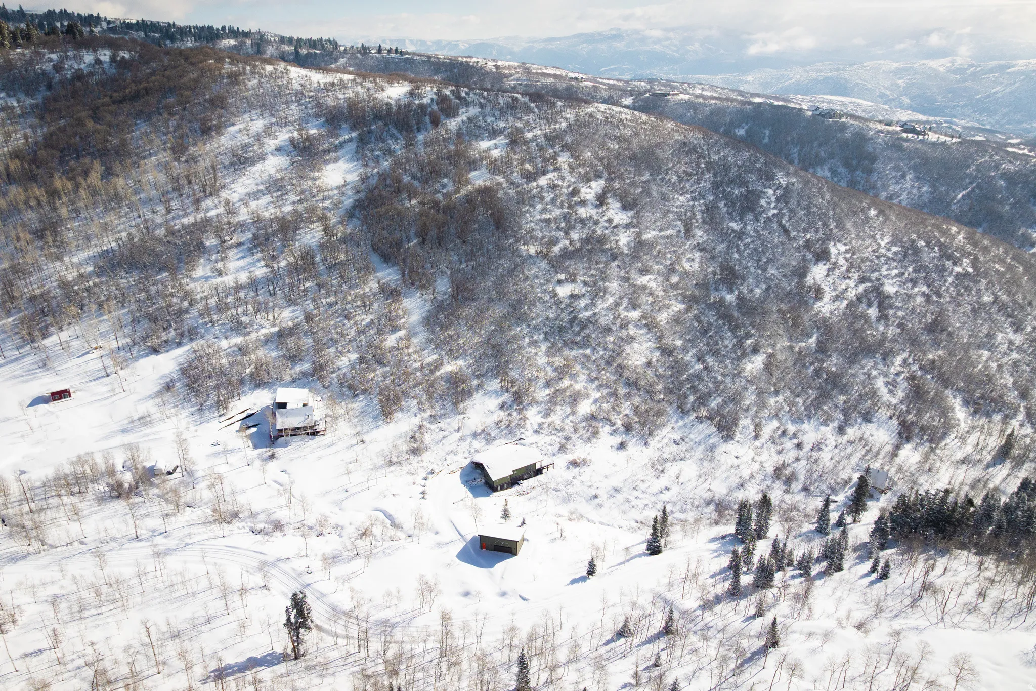 Snowy aerial view featuring a mountain view