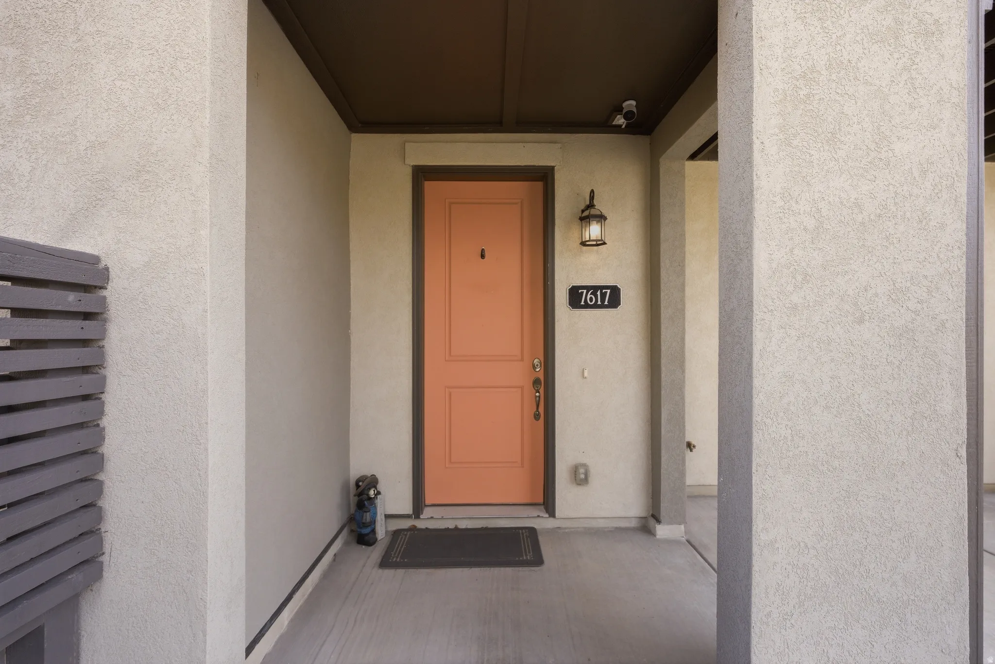 Doorway to property featuring stucco siding