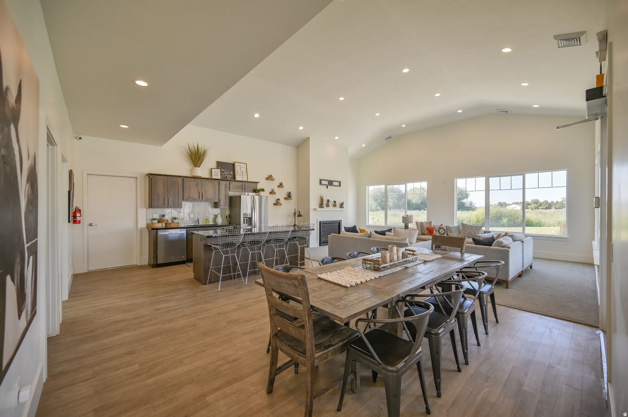 Vaulted ceiling with recessed lighting