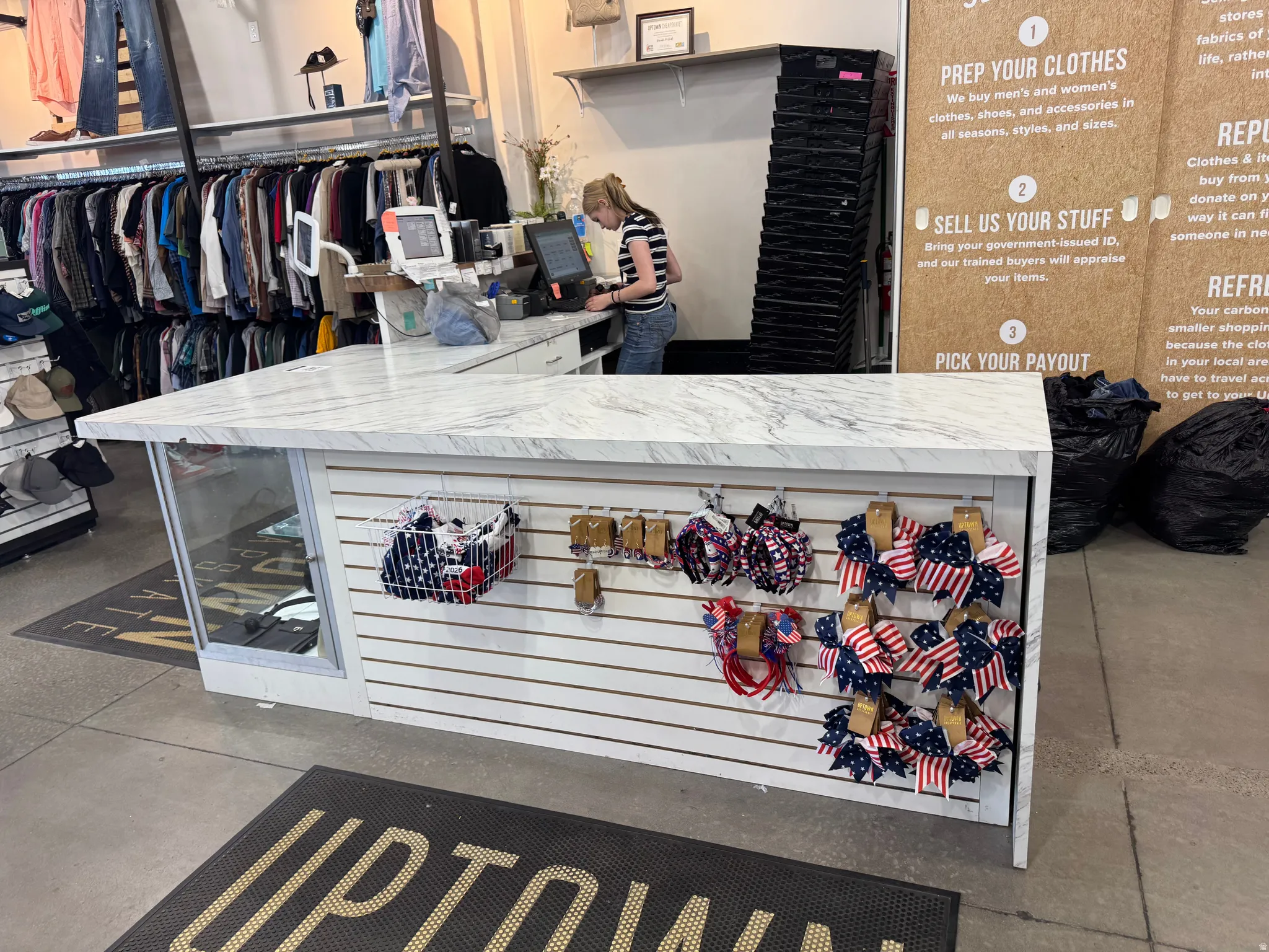 White retail counter featuring a marble-look countertop and slatwall display