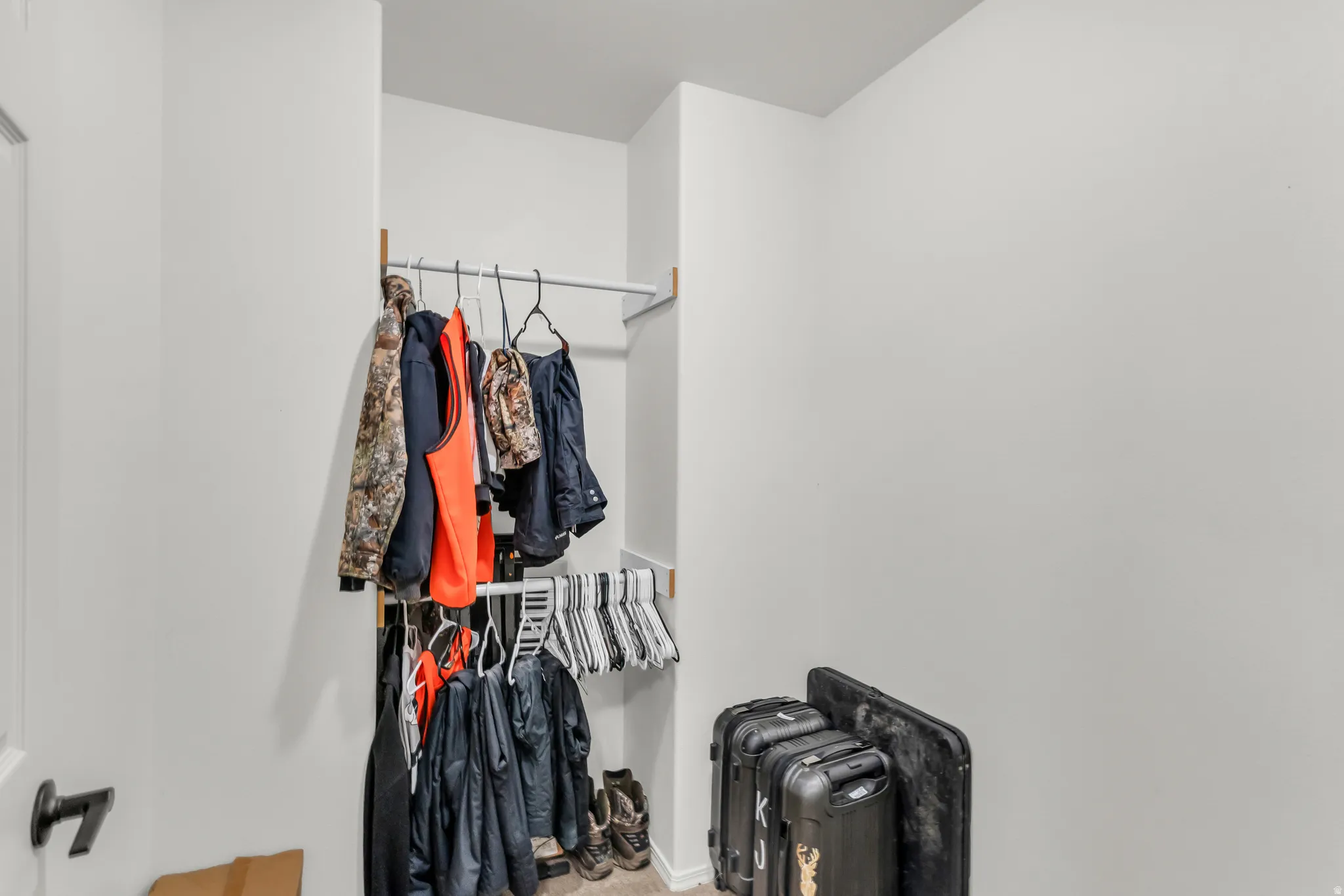 Recessed closet space featuring a built-in hanging rod system