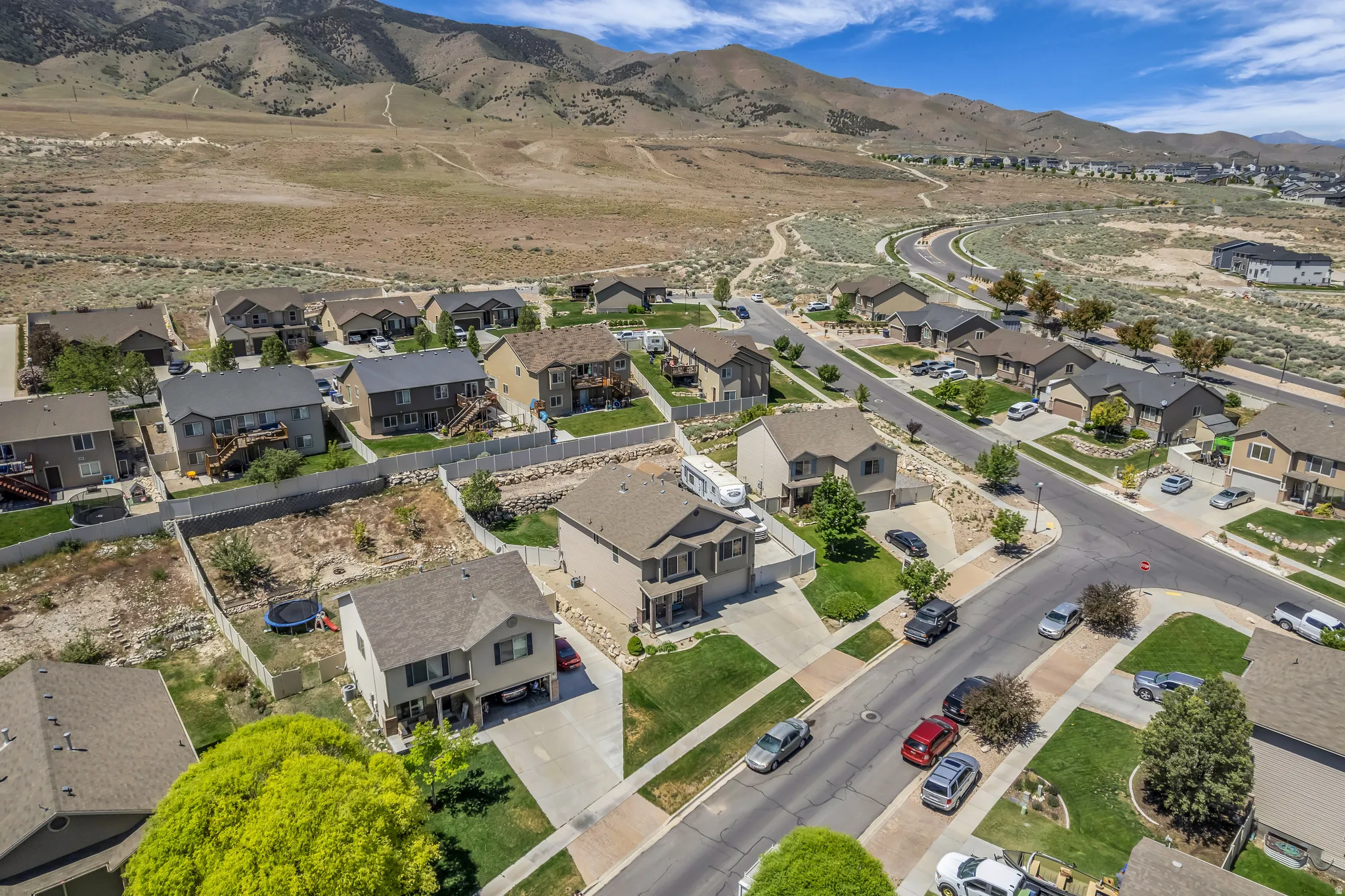 Residential community featuring single-family homes with mountain backdrops