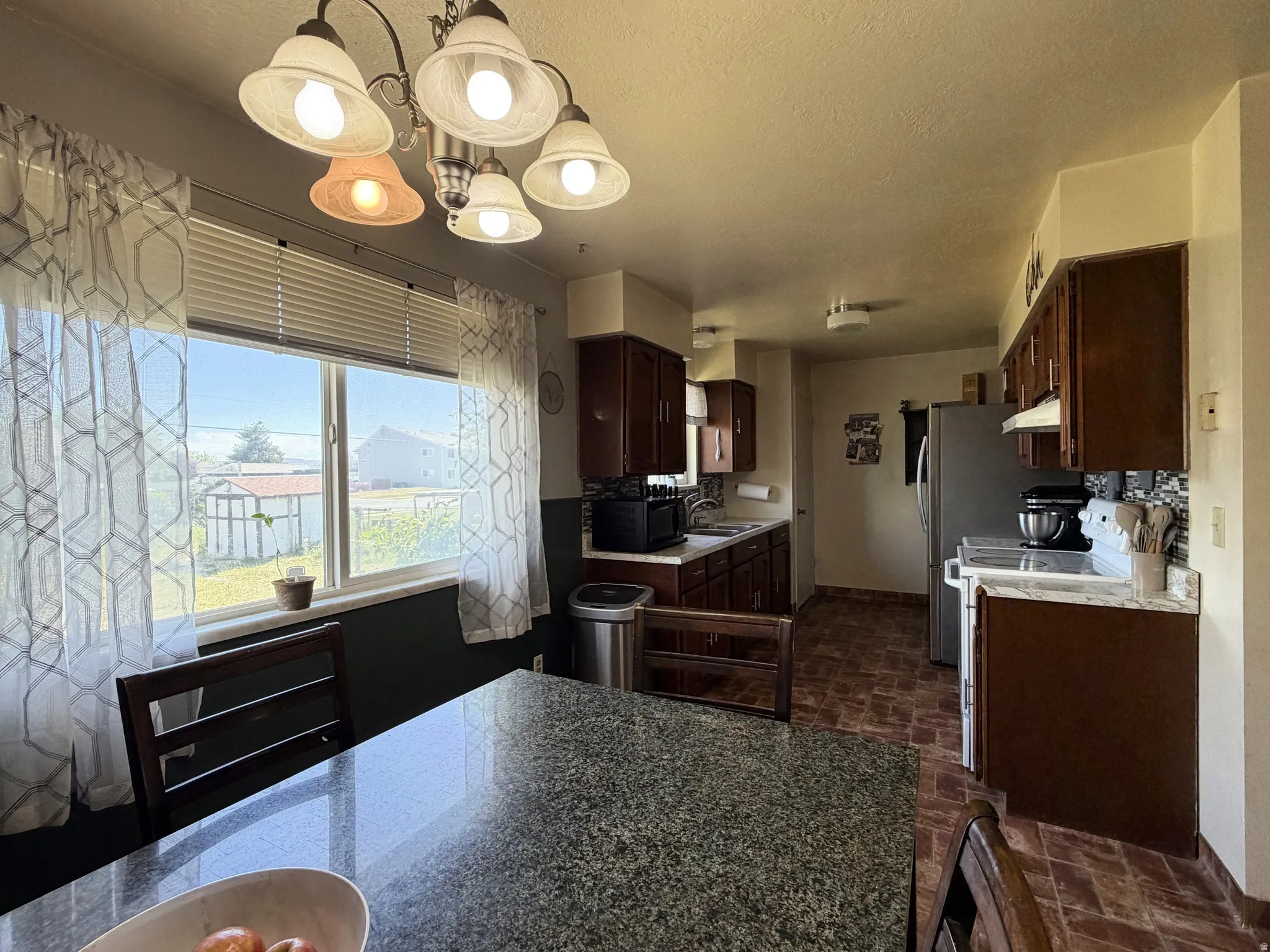Dining/Kitchen