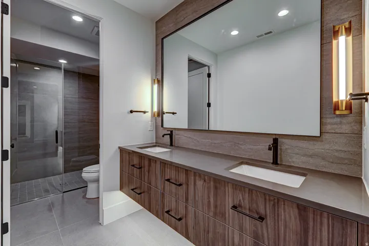 4th bathroom