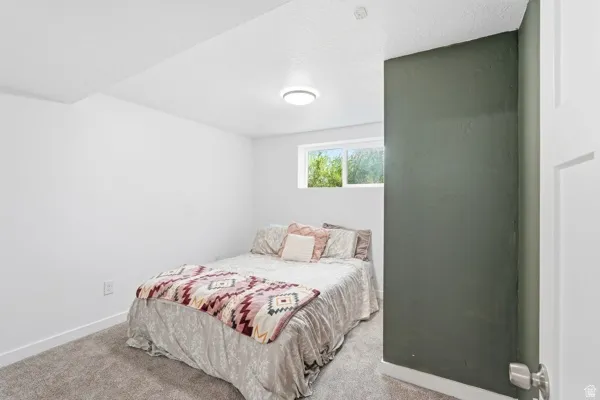 Carpeted room with white walls, a single window, and a recessed ceiling light fixture