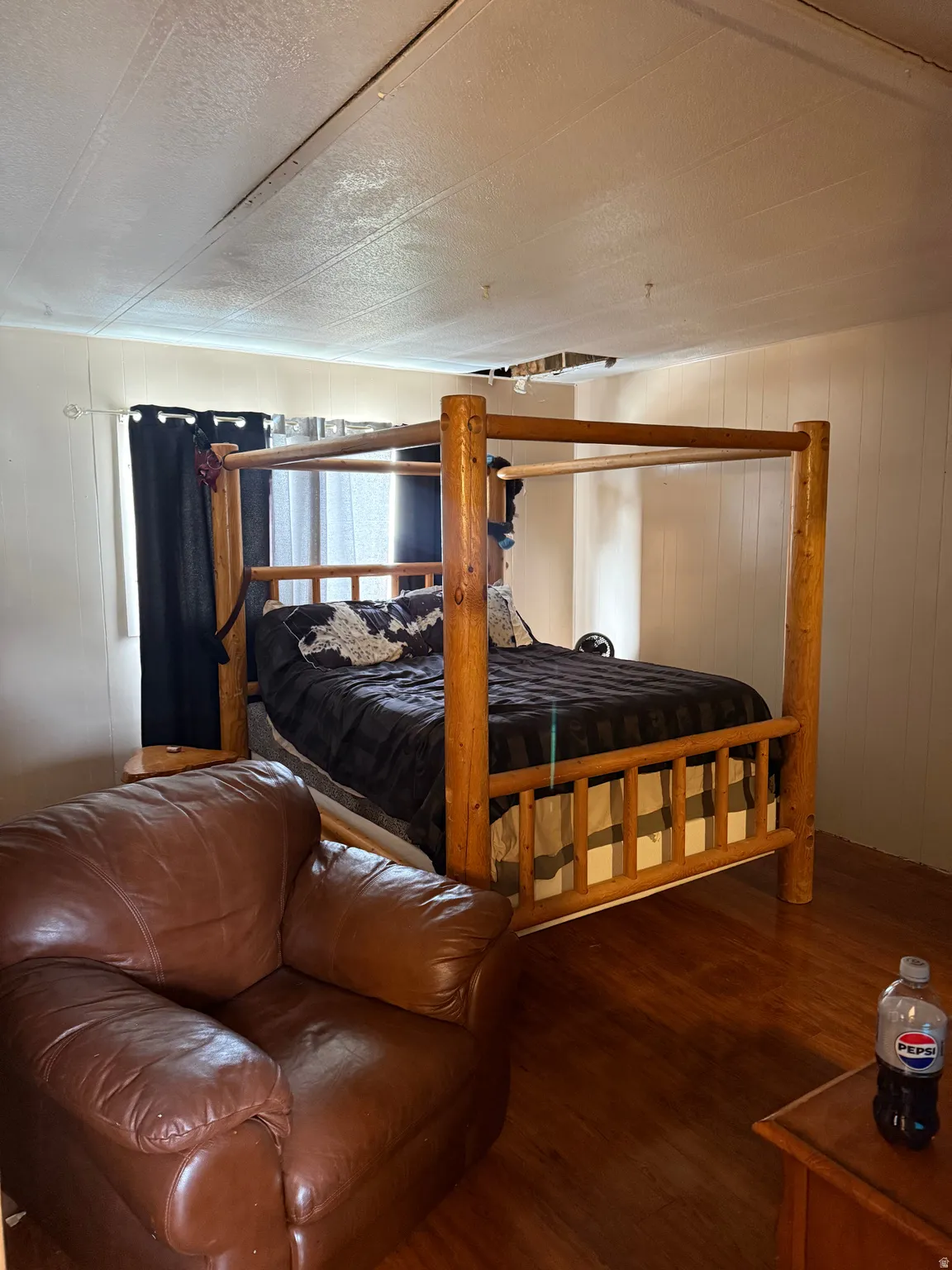 Wood-finish flooring throughout