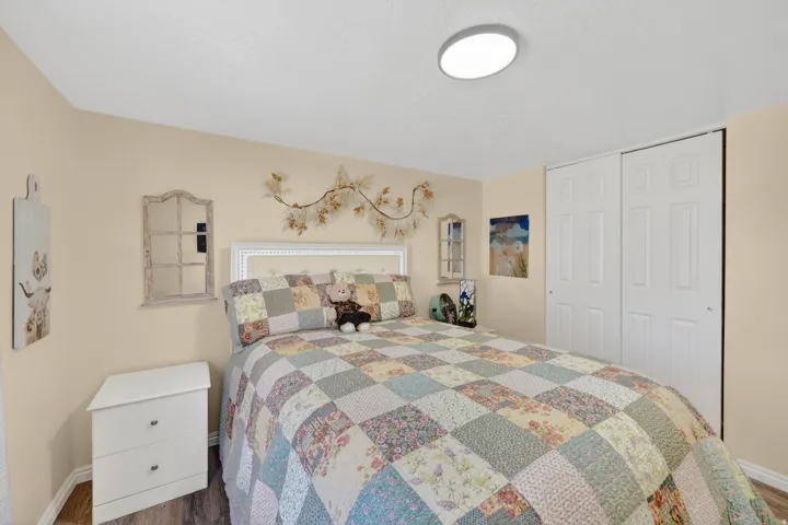 Neutral tone wall paint with wood-finish flooring
