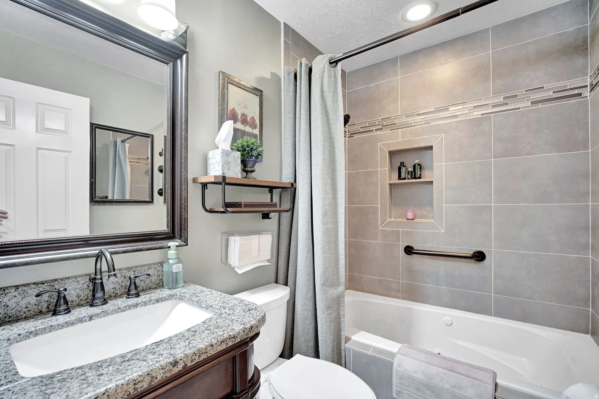 Main updated bathroom featuring jetted tub.