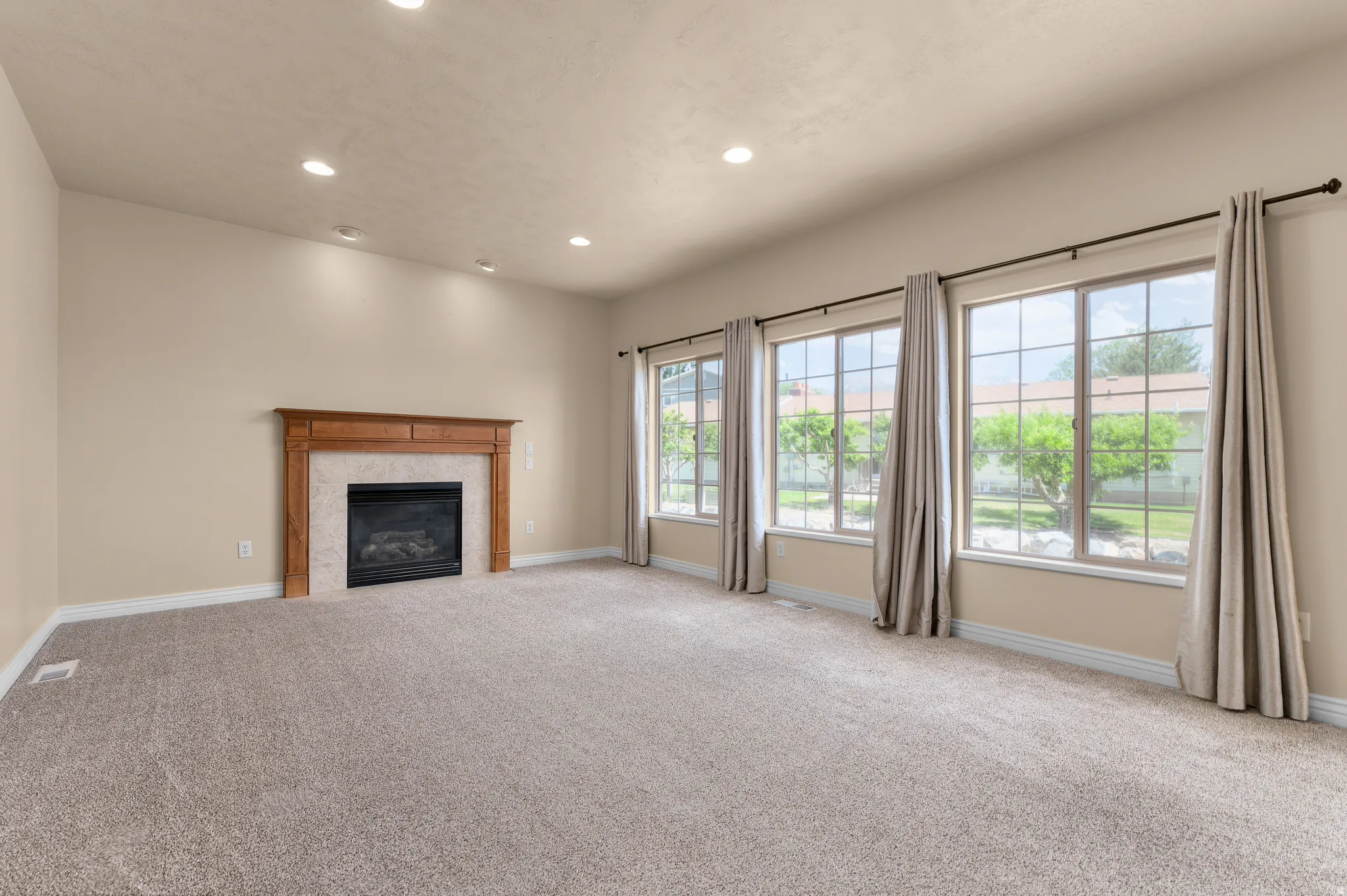 Spacious room featuring neutral carpeting and light-toned walls