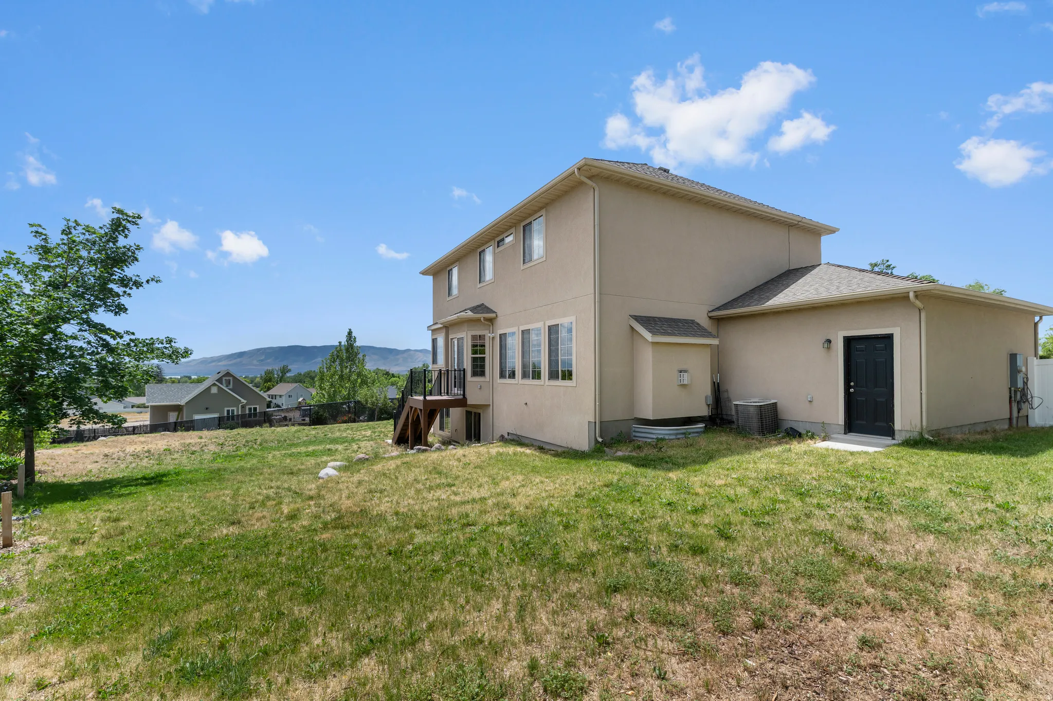 Exterior stucco finish featuring a multi-level design