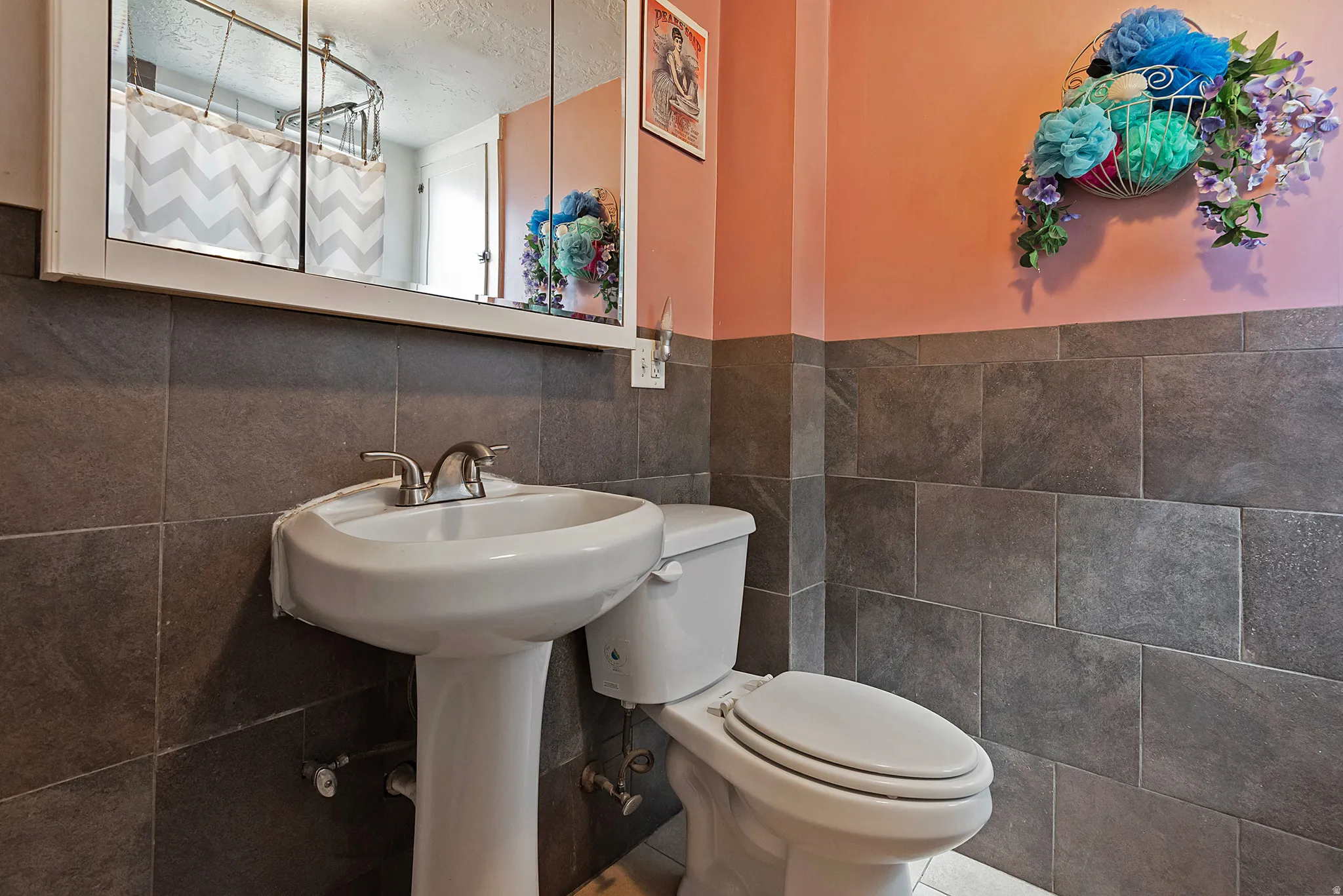 Pedestal sink with dual-handle faucet