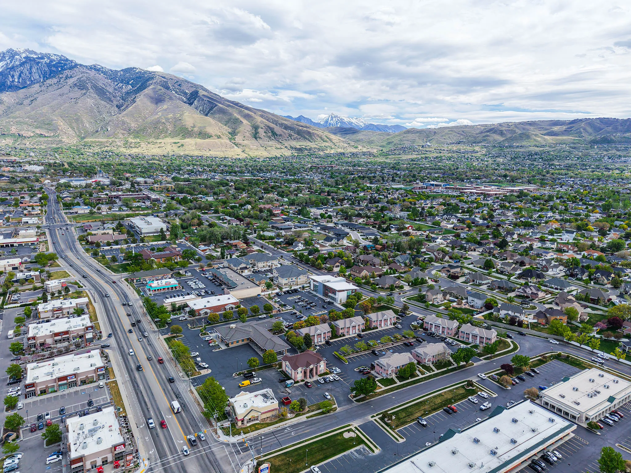 View of property location featuring a mountainous background