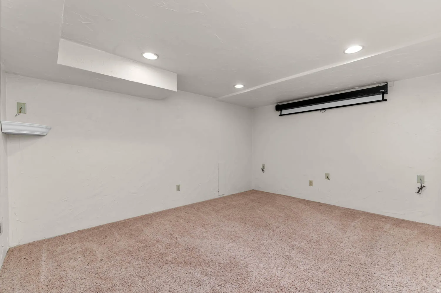 Neutral-toned carpeting enhancing the room's warm aesthetic