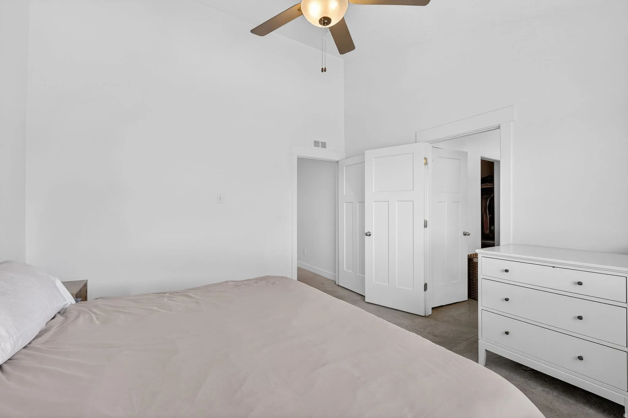 Vaulted ceilings featuring a ceiling fan with integrated lighting