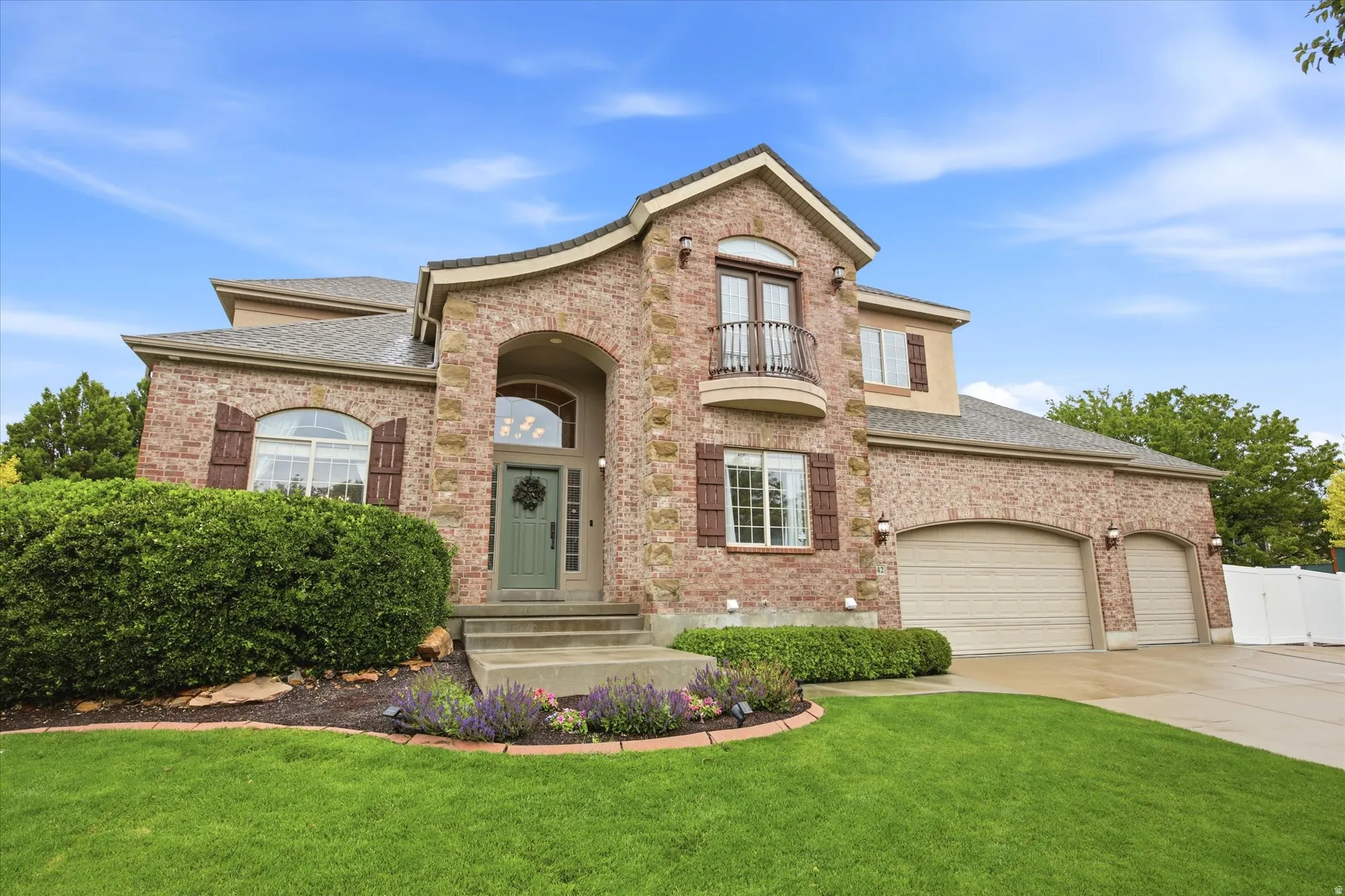 Brick exterior featuring a curved entry archway with transom window