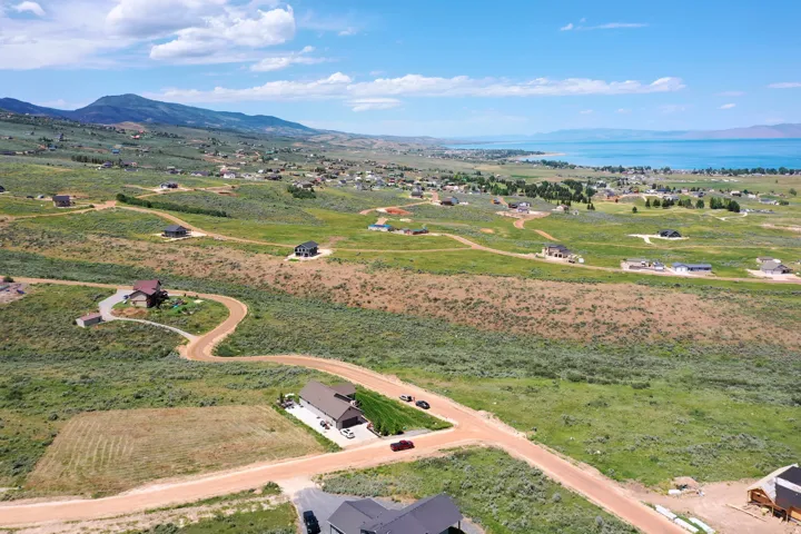 Expansive hillside properties featuring established homes and developing lots