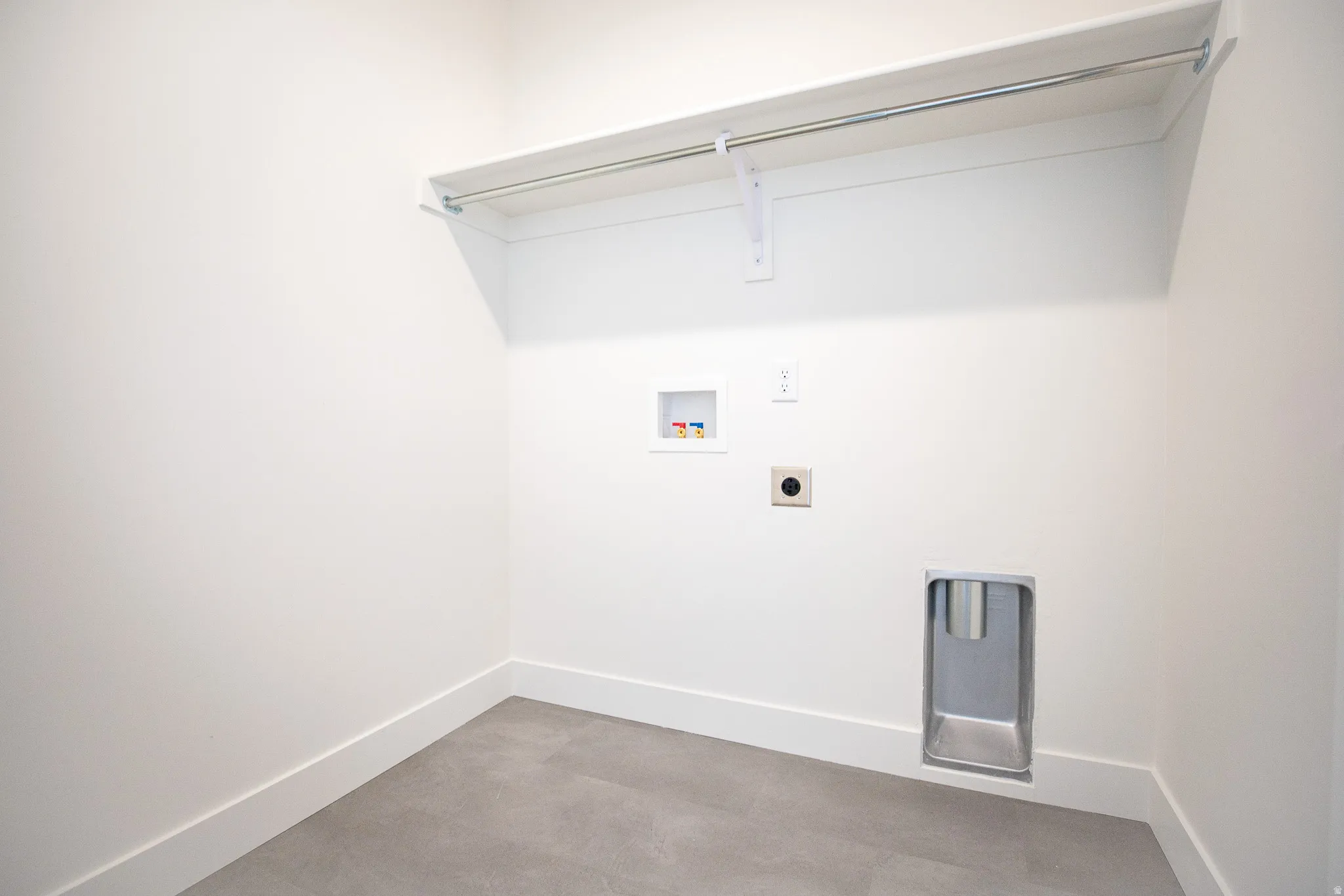 Full-size laundry room with washer/dryer hookups.