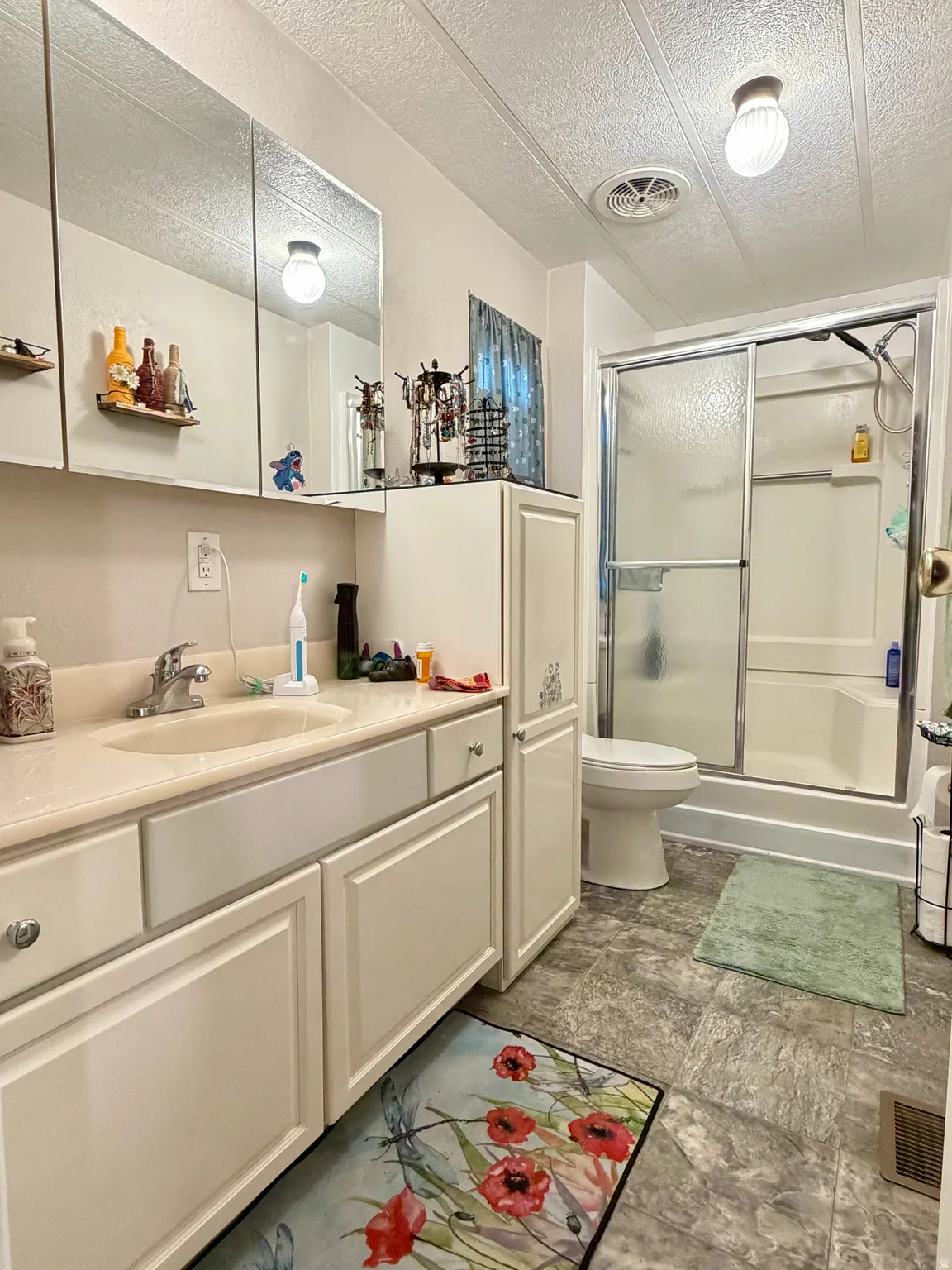 Primary suite full bath