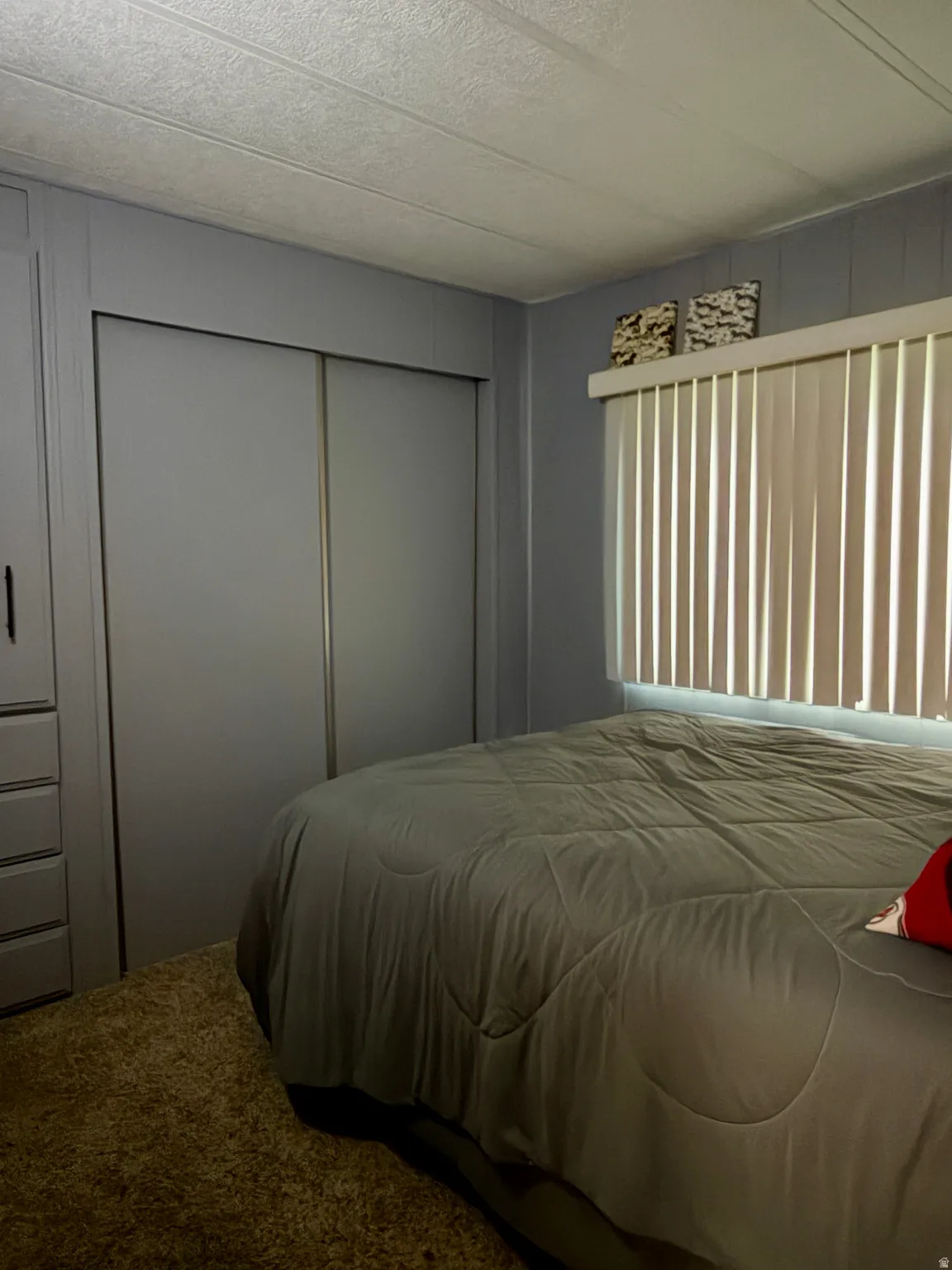3rd bedroom with built in shelving and drawers