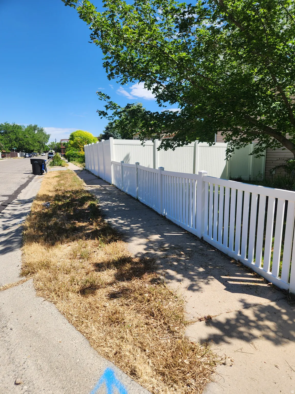 Vinyl privacy fencing and picket fencing define the property boundary
