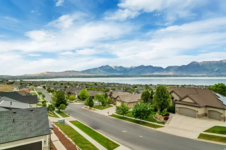 Expansive neighborhood setting featuring a lake and mountain backdrop