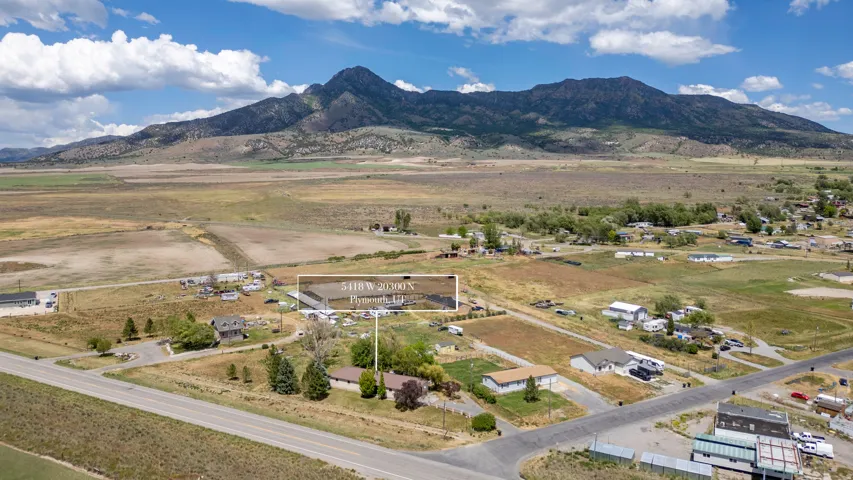 Expansive land parcel featuring open fields and distant mountain ranges