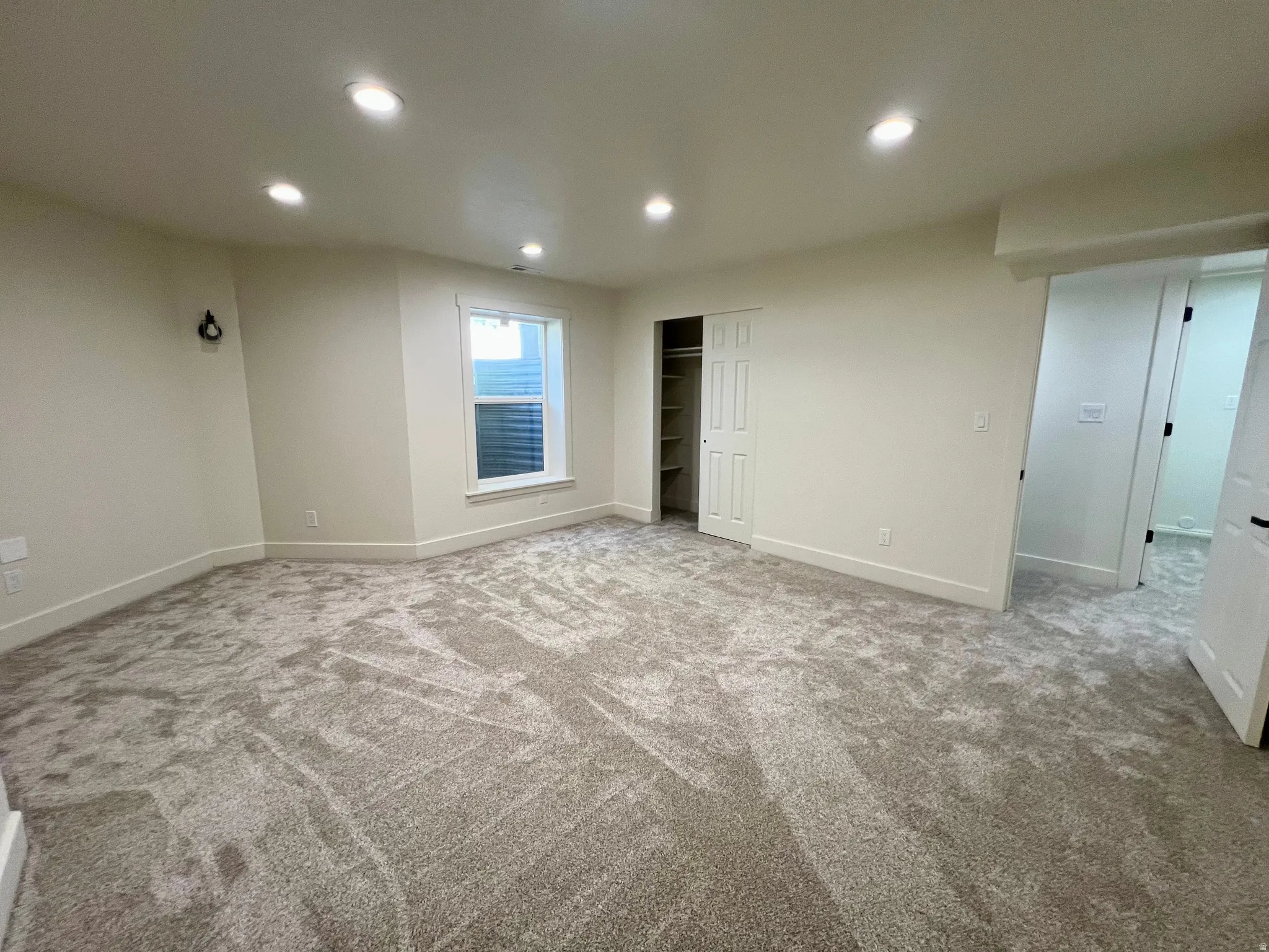 Neutral-toned wall paint and grey patterned carpet