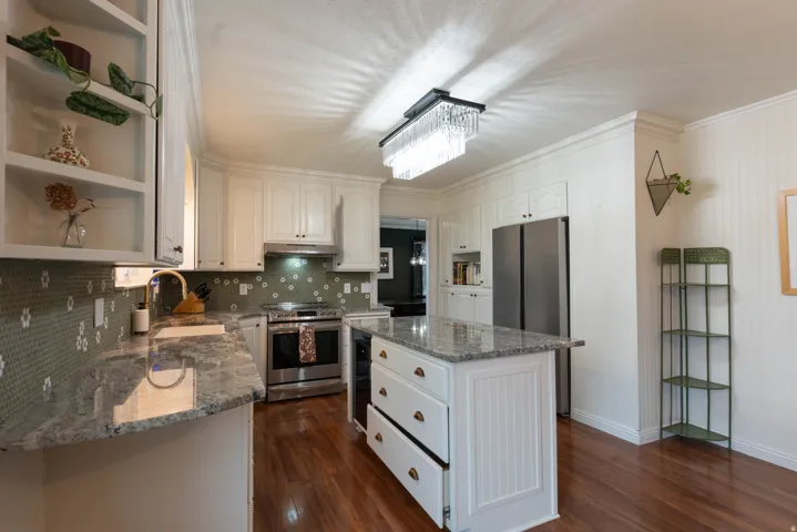 Warm, with natural lighting, lots of storage areas. You'll love the tile backsplash !