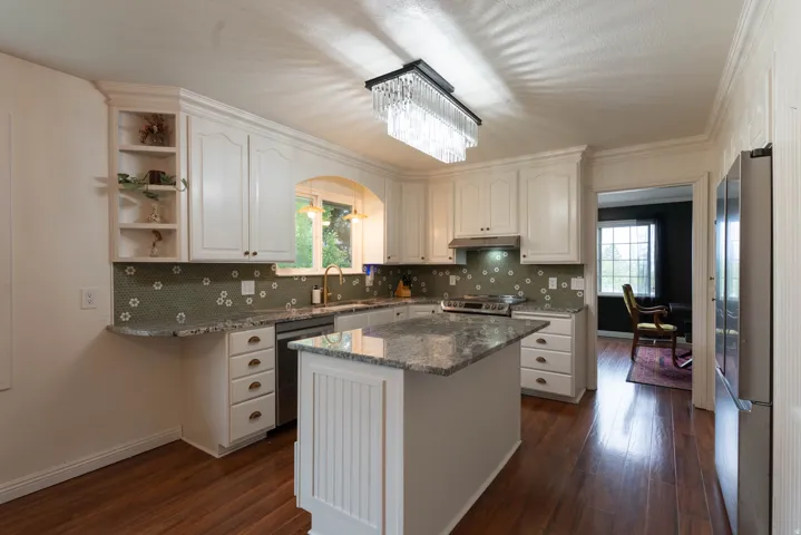 Delightful, Kitchen, island, granite tile, updated lights!