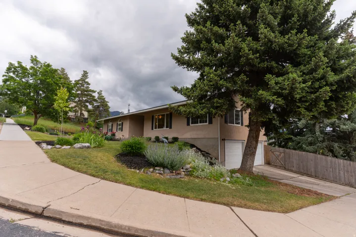 Stucco exterior and a nice yard !  Easy maintenance!