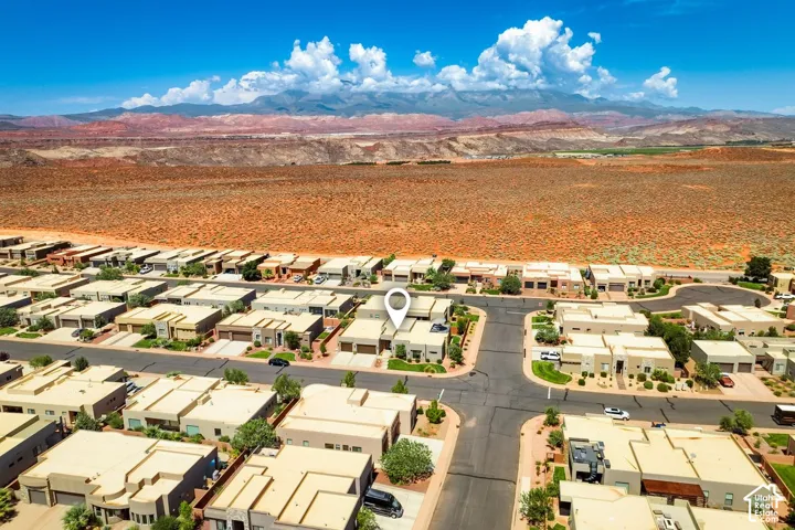 Aerial view of property in community