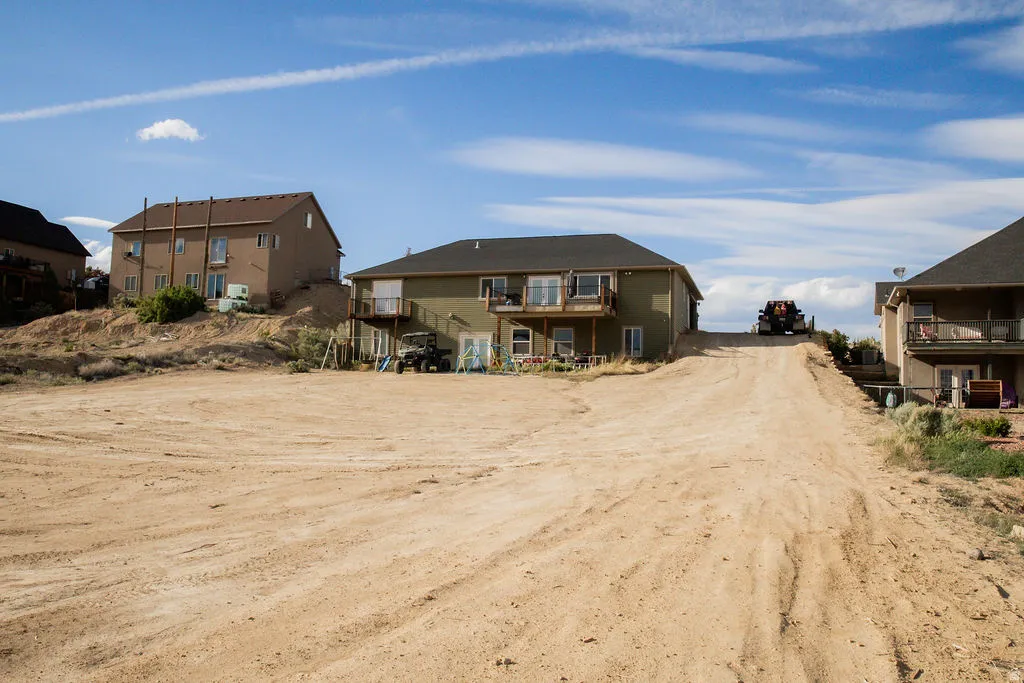 Expansive undeveloped lot presenting a significant building opportunity