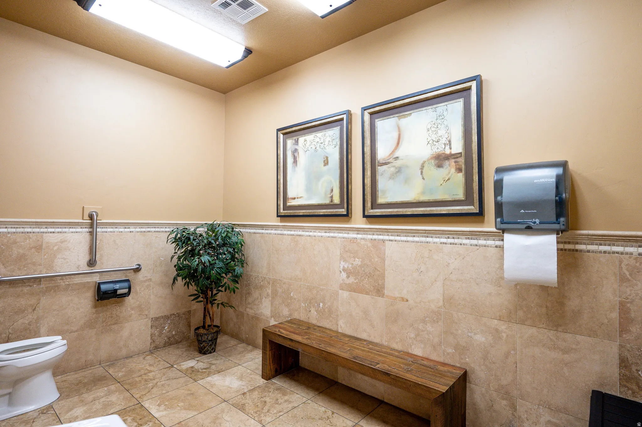 Travertine tile flooring and wainscoting with decorative trim