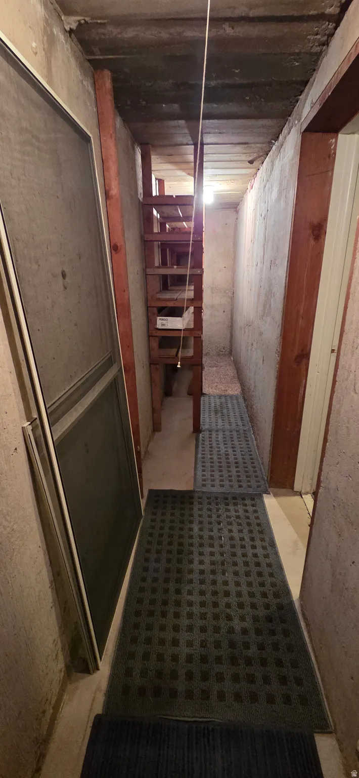Concrete wall construction with exposed ceiling joists