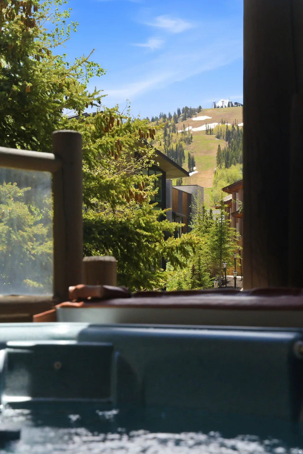 Outdoor hot tub with a surrounding privacy railing