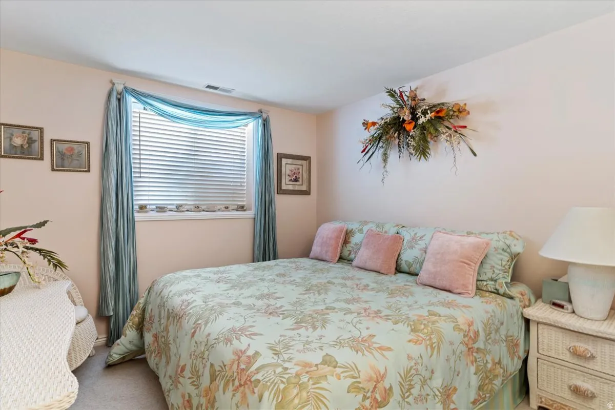 Carpeted room with a horizontal window featuring blinds and light-colored walls