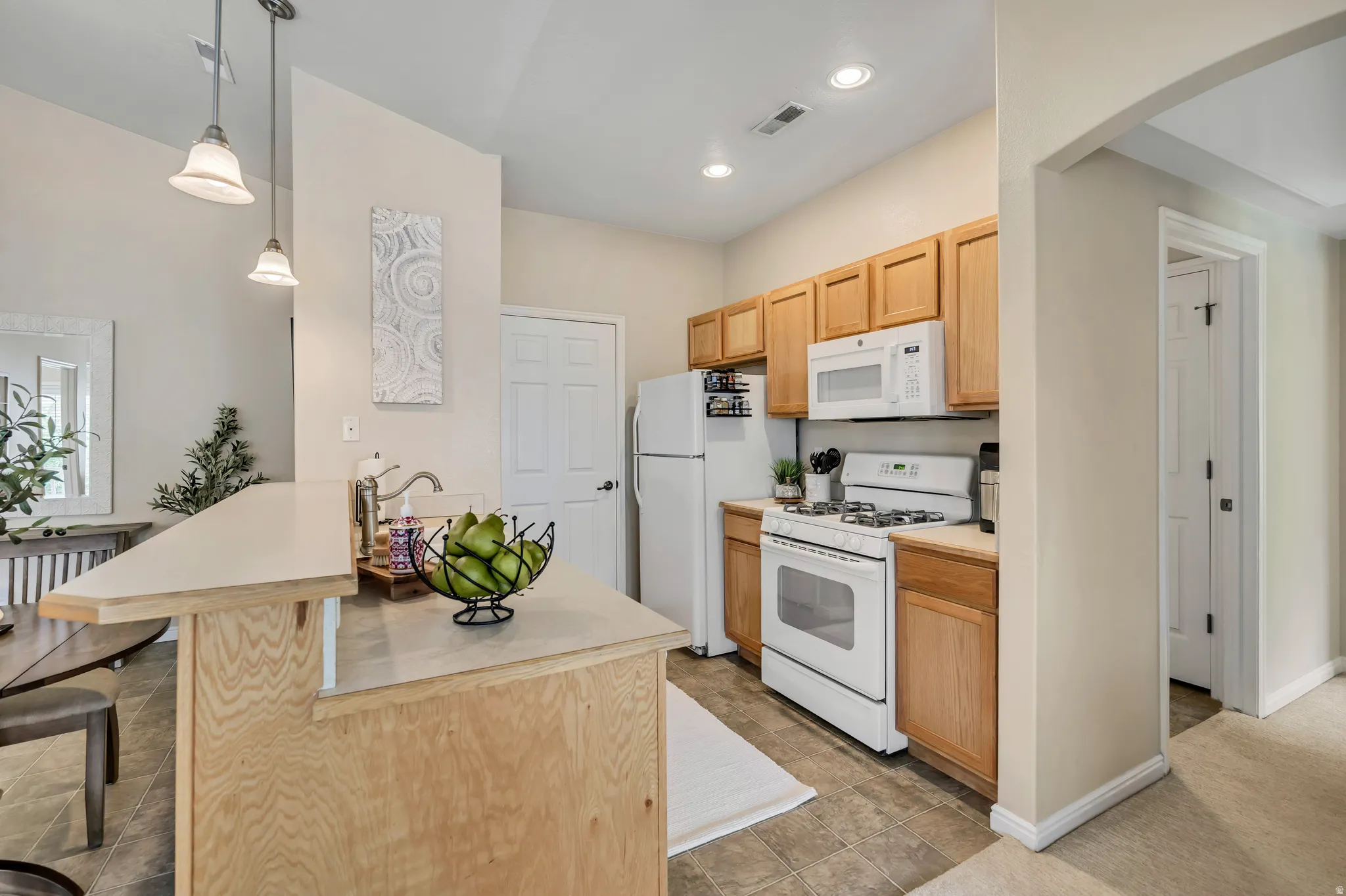 Fresh and bright kitchen with all appliances included.