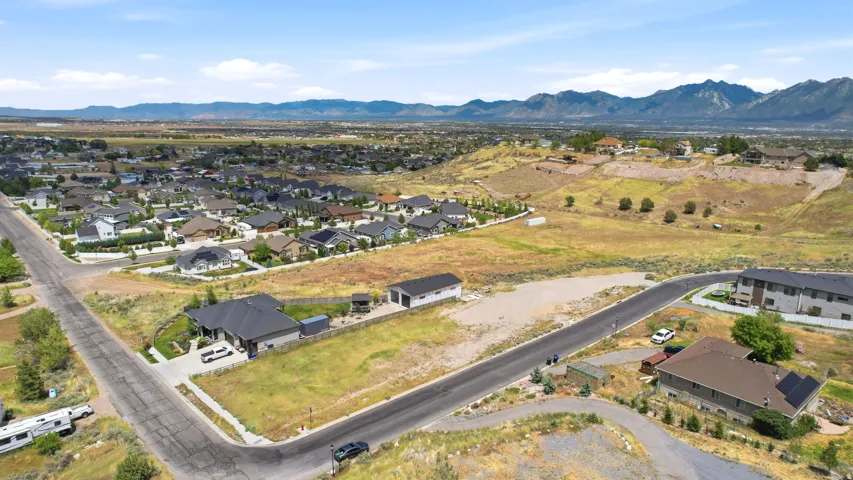 Expansive residential community with established homes and developing plots
