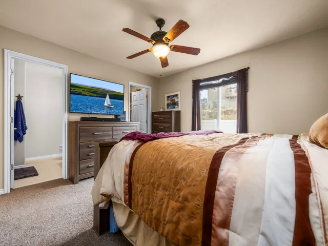 Neutral-toned walls complement the textured carpeting