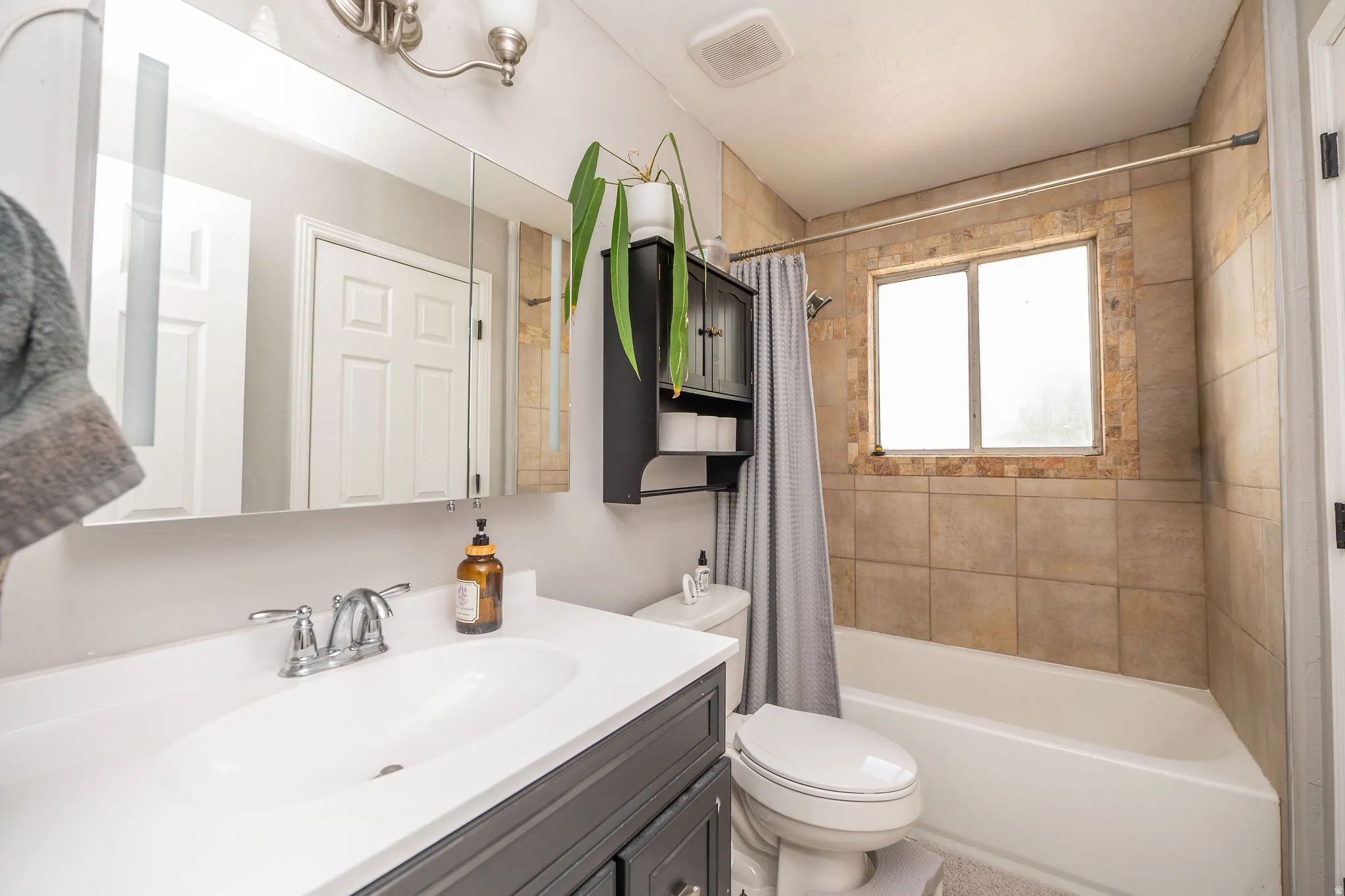 Full bathroom (remodeled) with tile surround