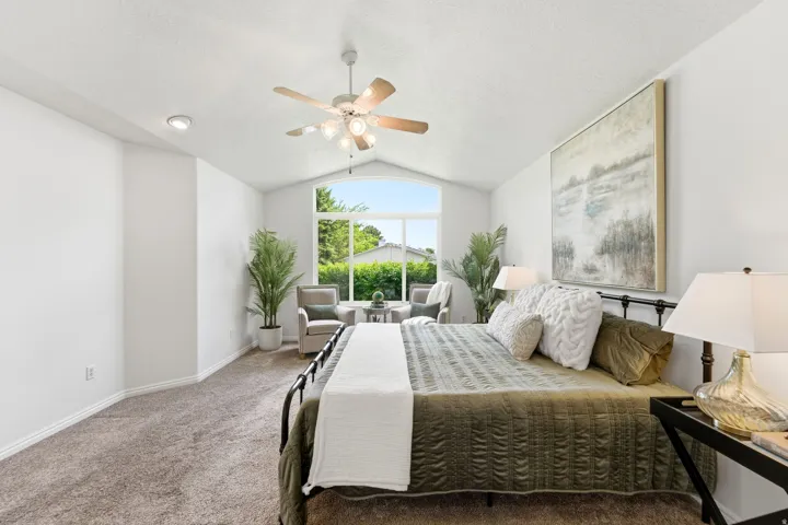 Vaulted ceiling room with an arched window, recessed lighting, ceiling fan, and carpeted flooring