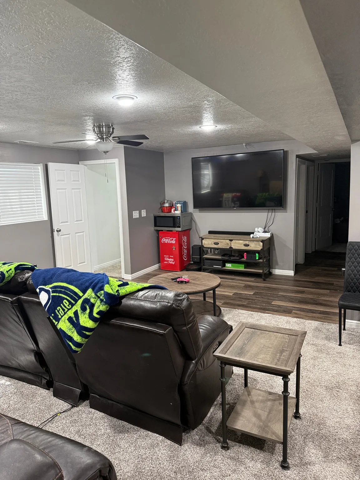 Versatile room featuring recessed ceiling lights and a ceiling fan