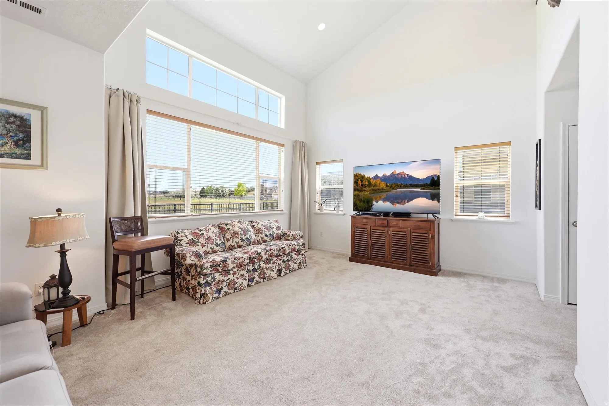 End unit offers double windows all through the property. Natural lighting abounds!