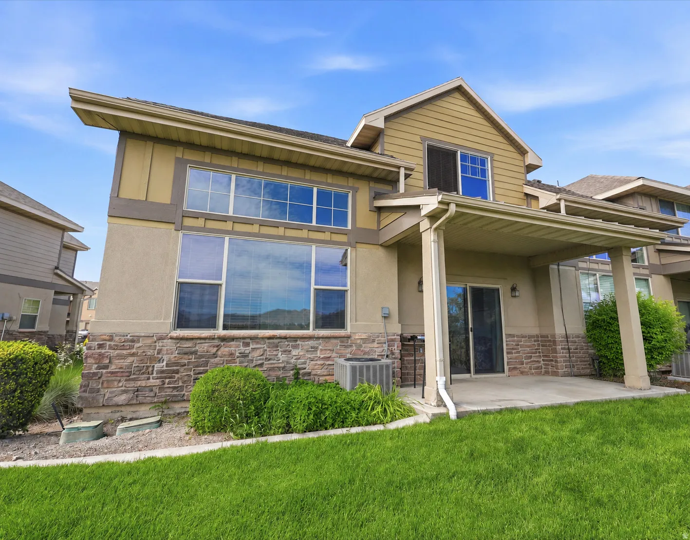Covered Patio with Privacy & Views!