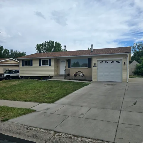 4 Bedroom rambler w/Newer roof, solar panels, fresh paint and carpet and updated kitchen
