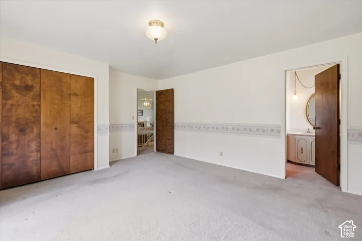 Wall-to-wall carpeting and neutral wall tones