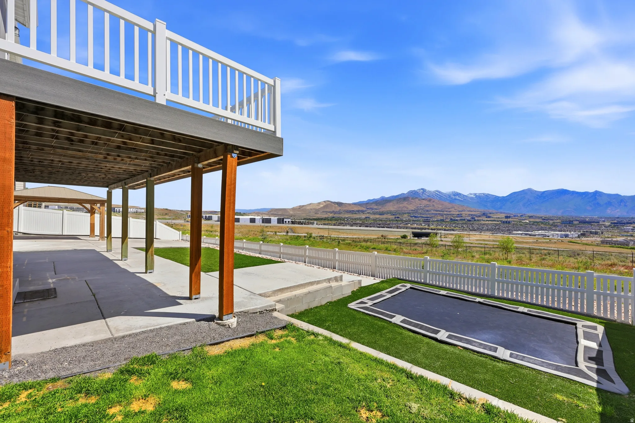 Elevated deck with white balusters and composite decking